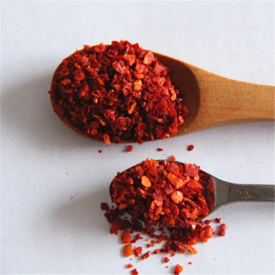 Poudre de paprika en flocons rouges chauds séchés au piment entier doux